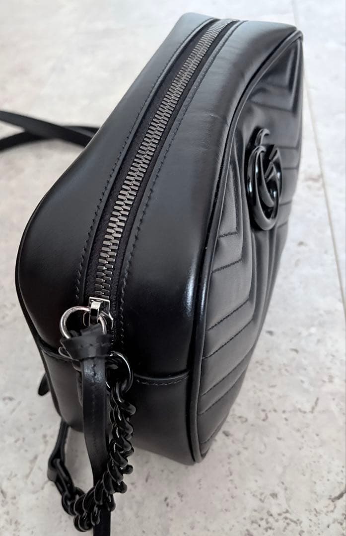 GUCCI GGマーモント キルティング スモール ショルダーバッグ