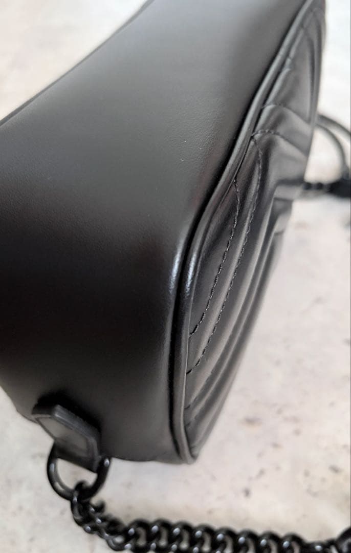 GUCCI GGマーモント キルティング スモール ショルダーバッグ