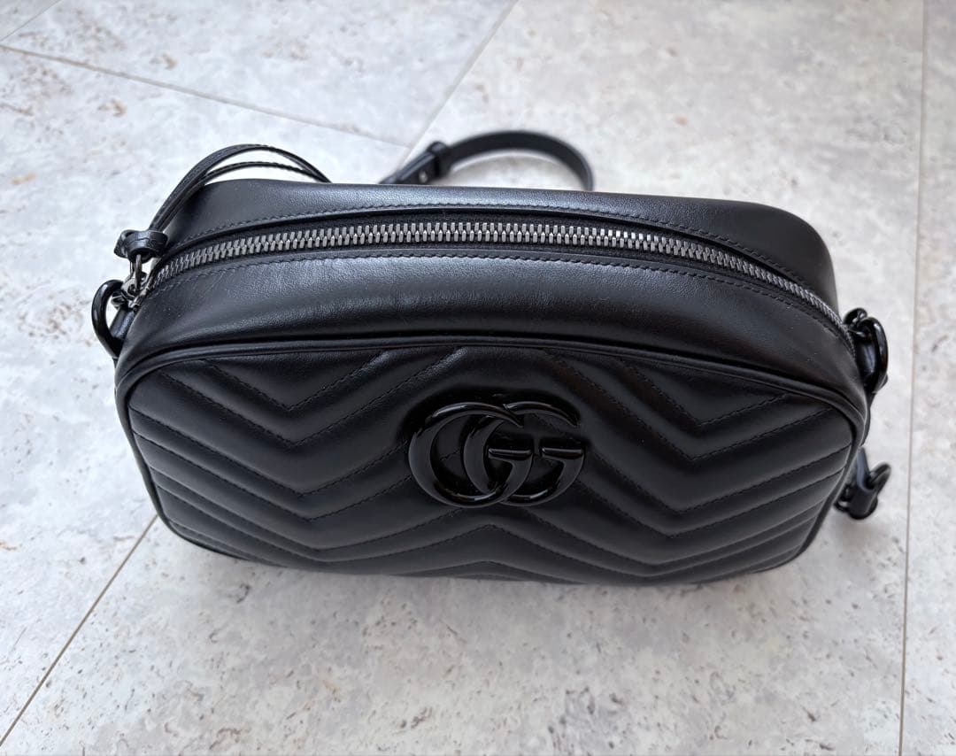 GUCCI GGマーモント キルティング スモール ショルダーバッグ