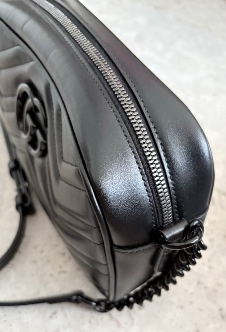 GUCCI GGマーモント キルティング スモール ショルダーバッグ