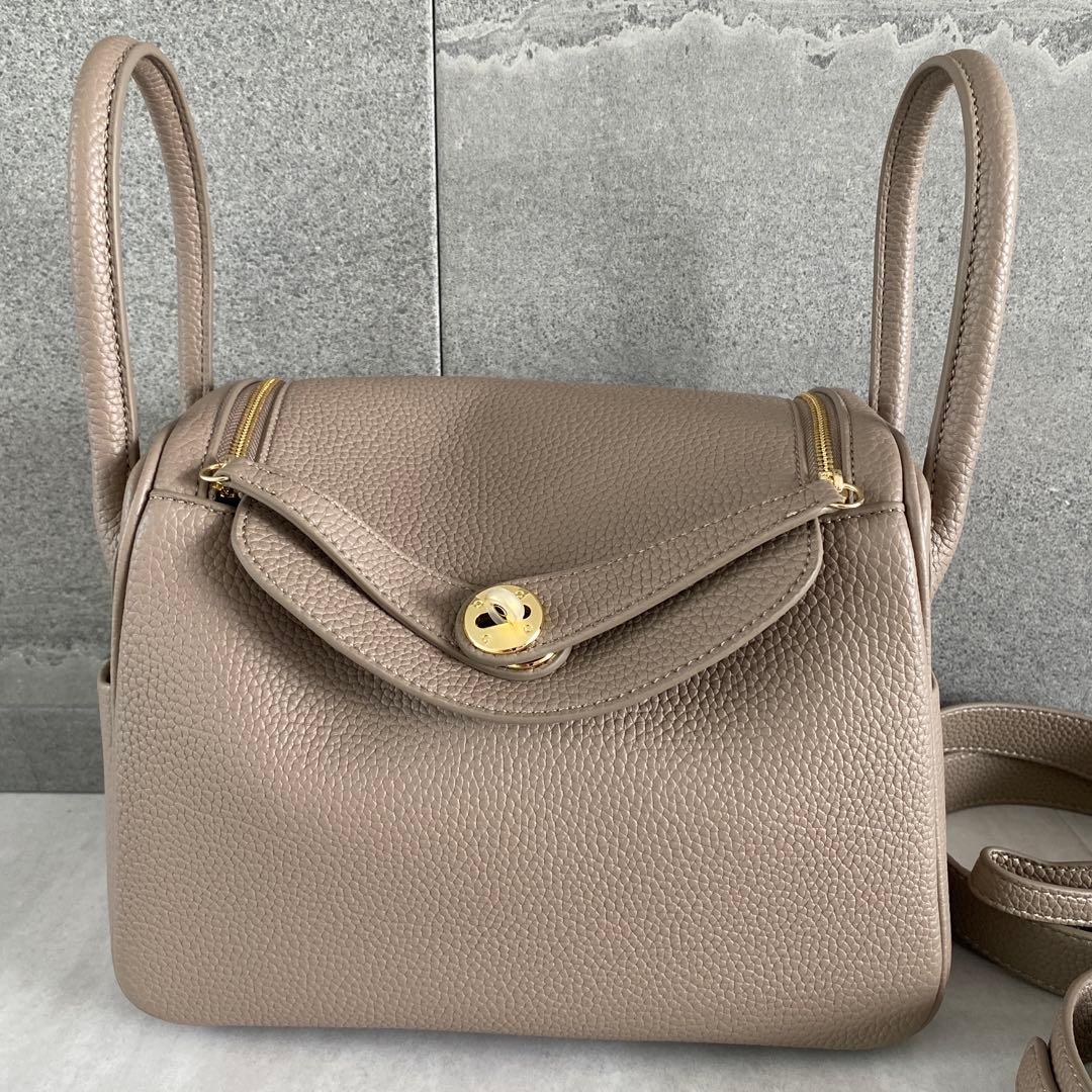 ベージュ ショルダーバッグ