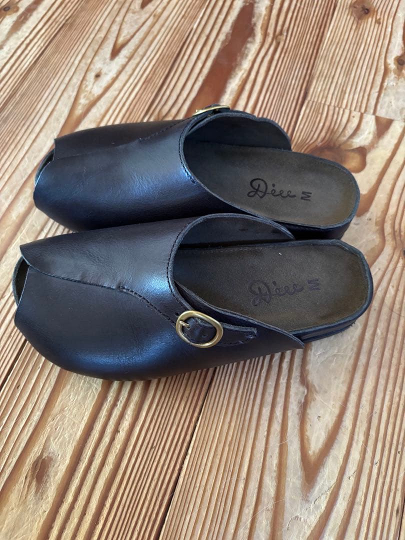 Diu撥水レザー オープントゥミュール