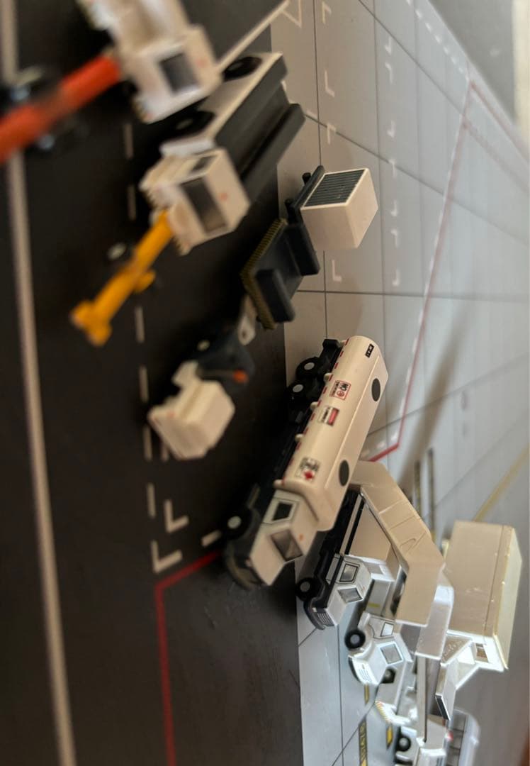 1/200用空港エプロン PBB地上支援車付き