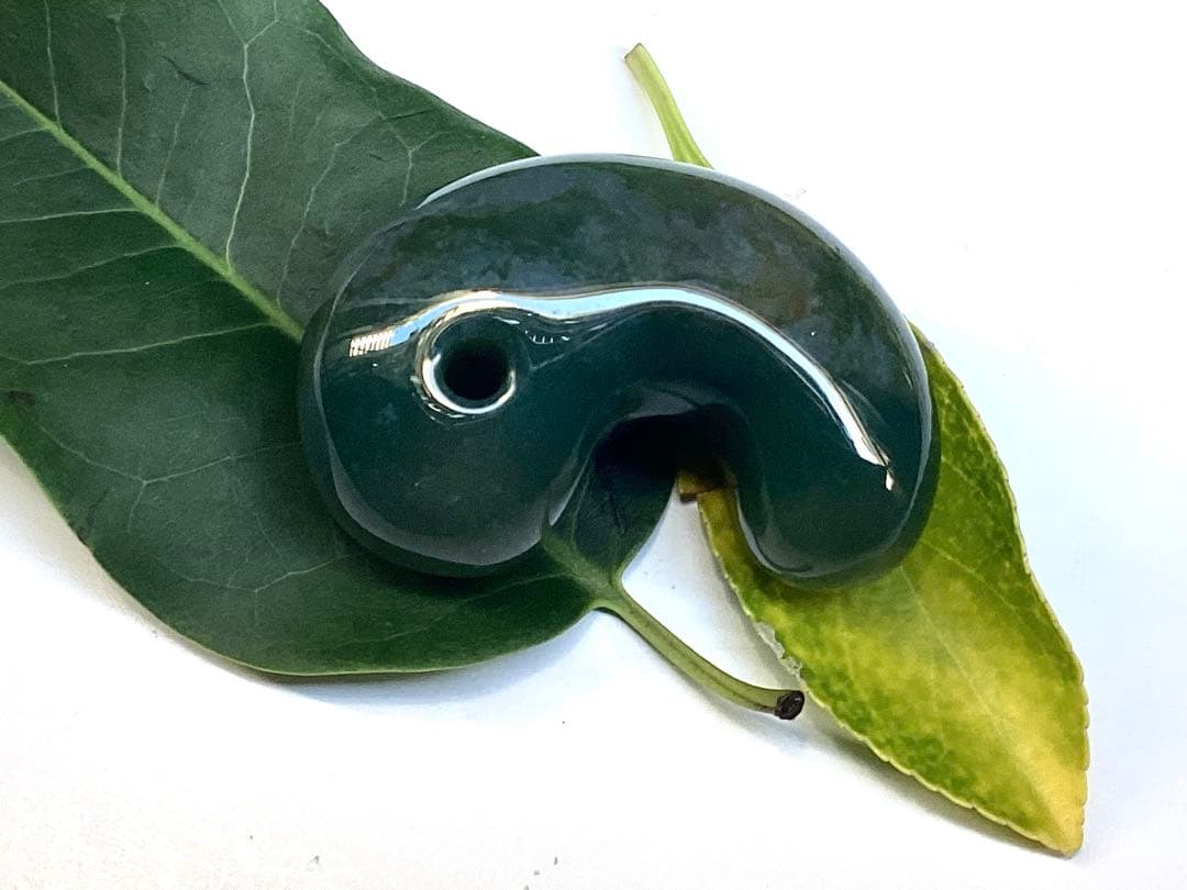 出雲青色*碧玉 入手困難な人気の透かし模様勾玉 幸運導く御守り‼️鑑別