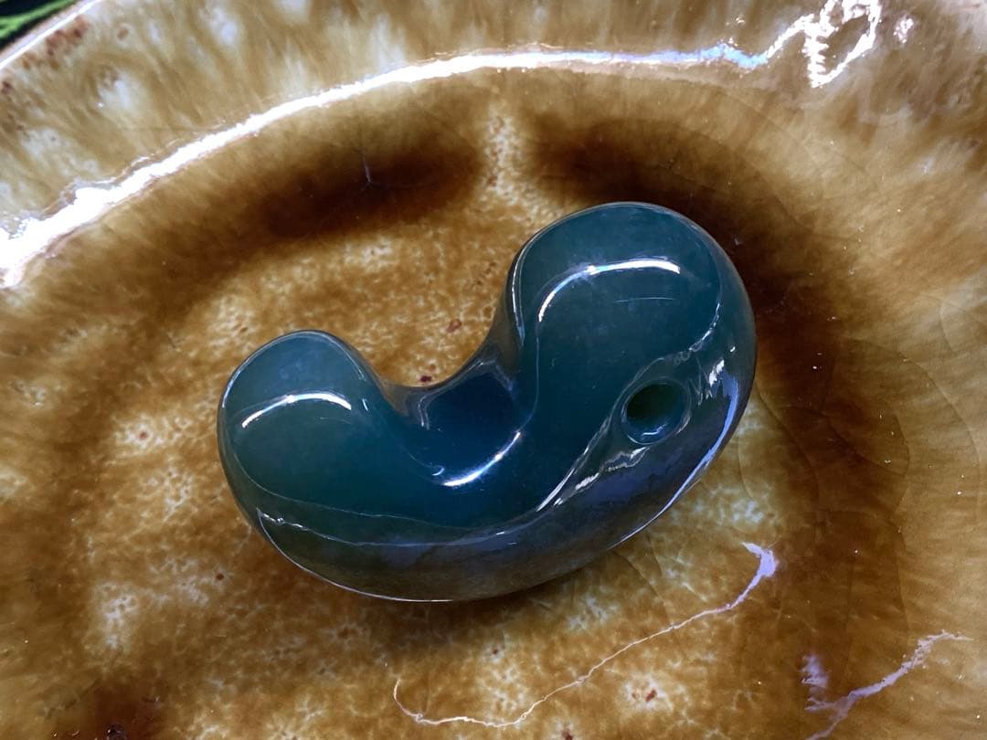 出雲青色*碧玉 入手困難な人気の透かし模様勾玉 幸運導く御守り‼️鑑別