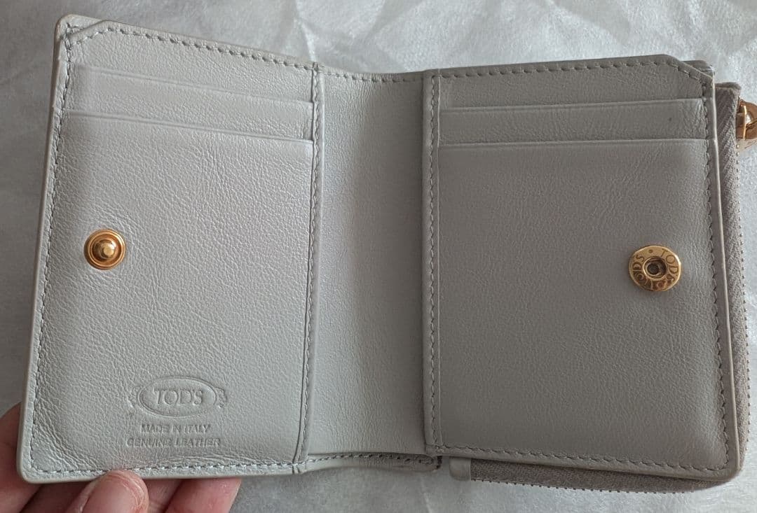 TOD'S 二つ折り財布 ライトグレー
