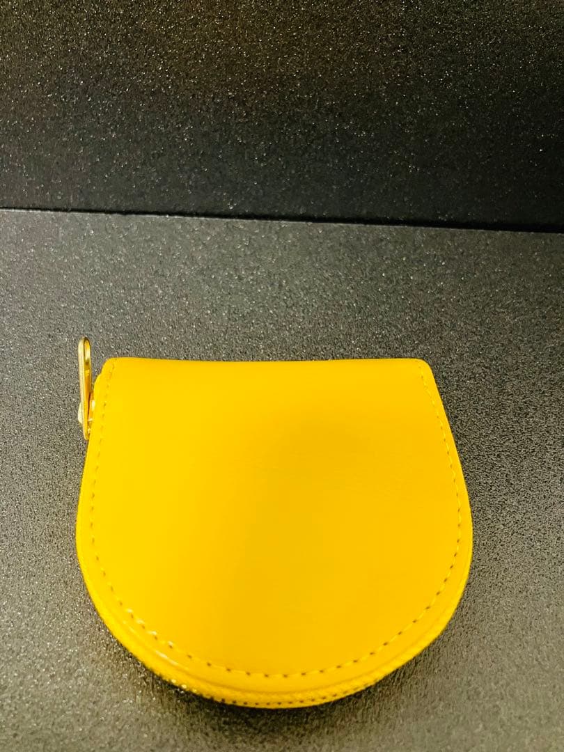 【皇居限定】菊の紋 イエロー馬蹄型小銭入ケース 黄色 財布 （新品未使用)
