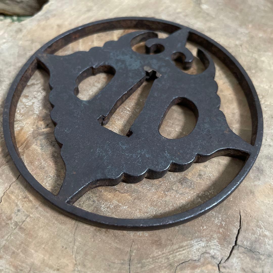 花クルス文鐔　鉄鍔