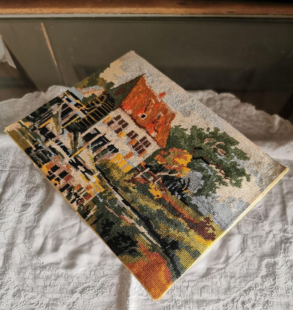 アンティーク イギリス ニードルワーク刺繍マット 水源 水と森と家と空