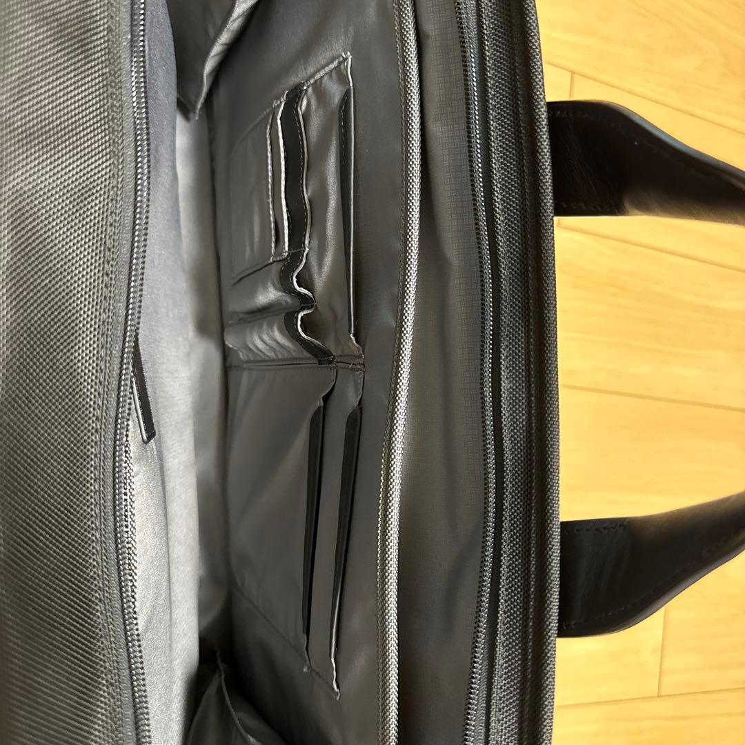 【週末限定値下】コンパクト・ラージ・スクリーン・ラップトップ・ブリーフ｜TUMI