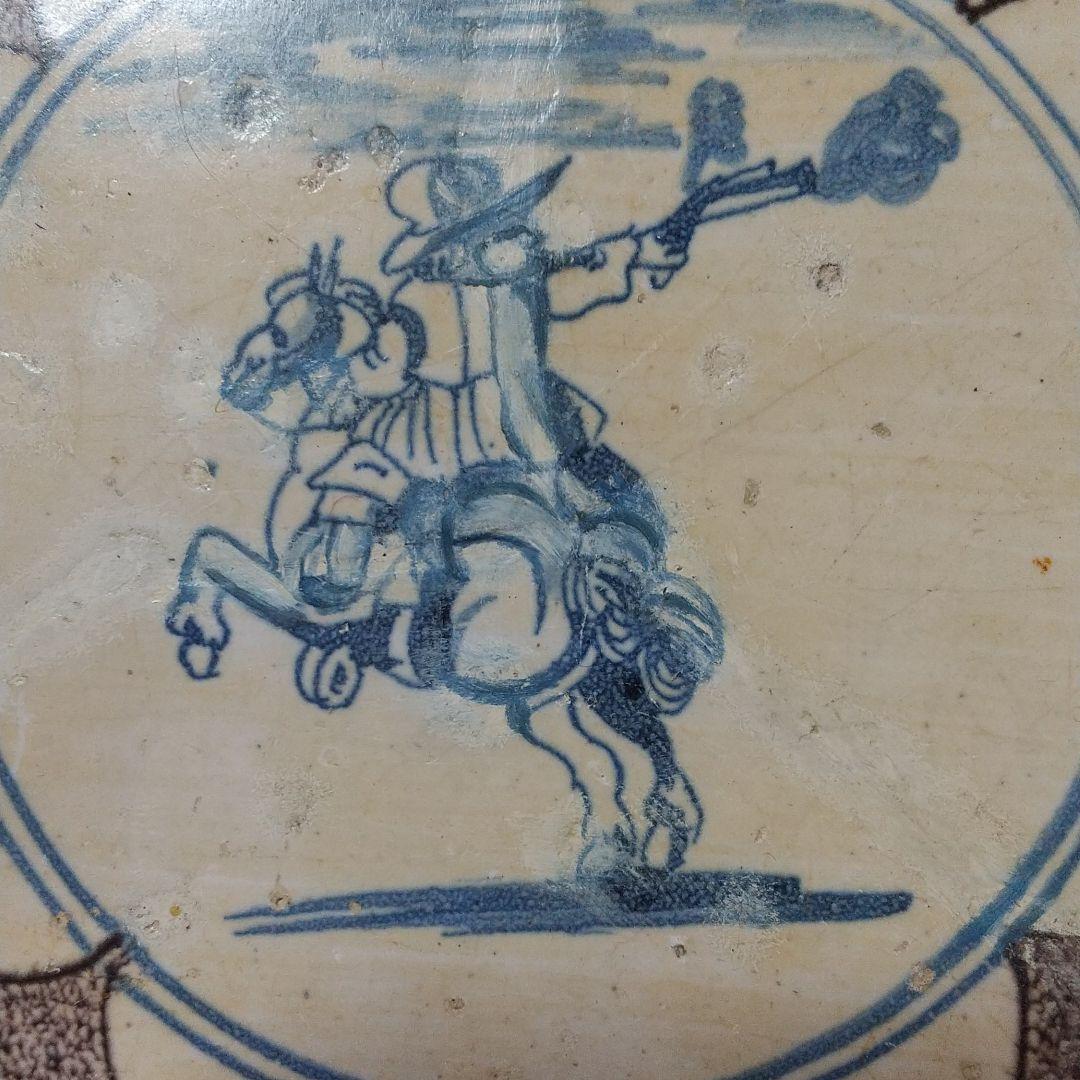 アンティークオランダデルフト焼のタイル馬に乗った騎士