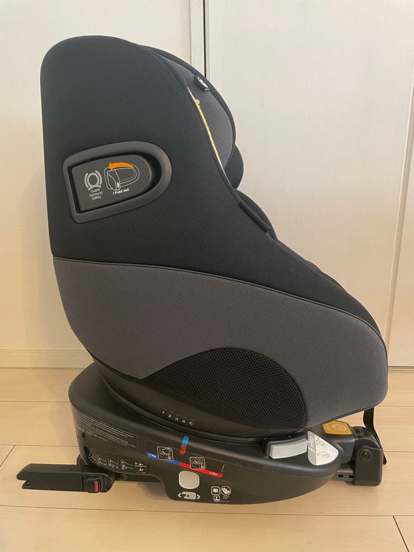 Joie 360°回転式チャイルドシート