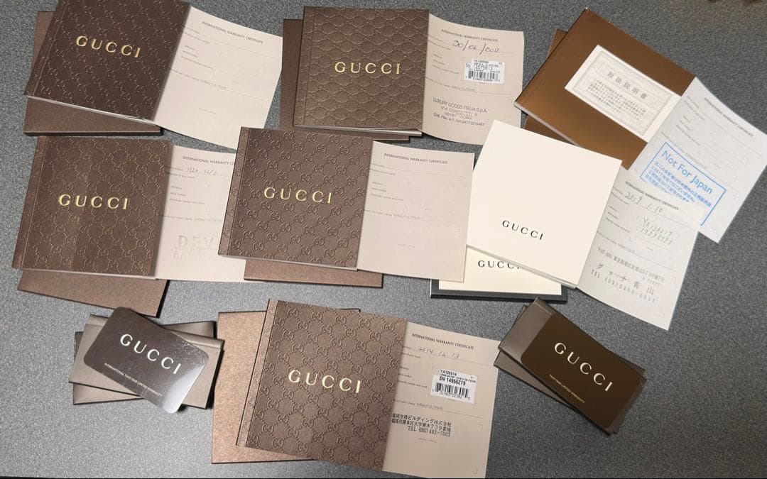 ピンクの猫ページ　GUCCI 時計　説明書　冊子　9冊