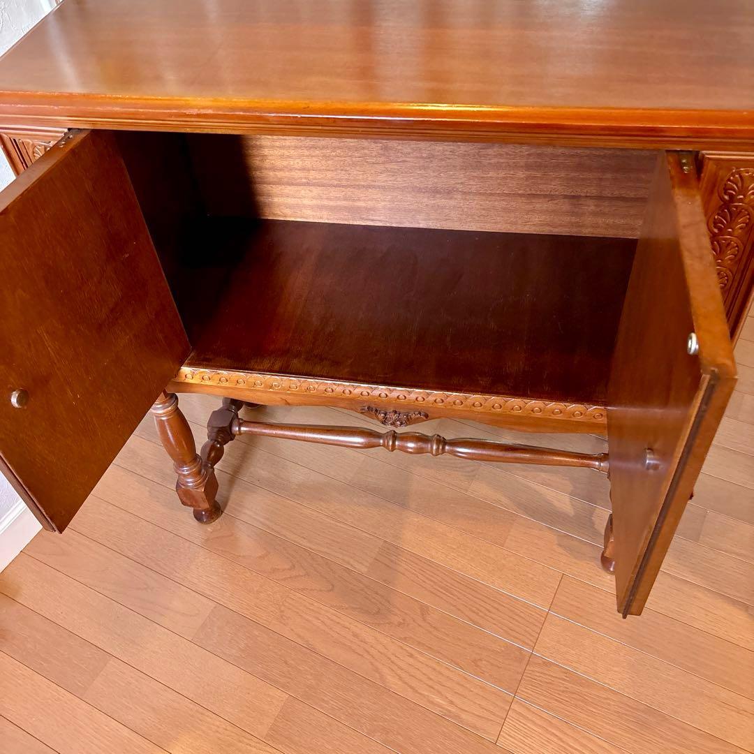 イタリア製 アンティーク彫刻サイドボード(ドイリー付き)天使の絵画は