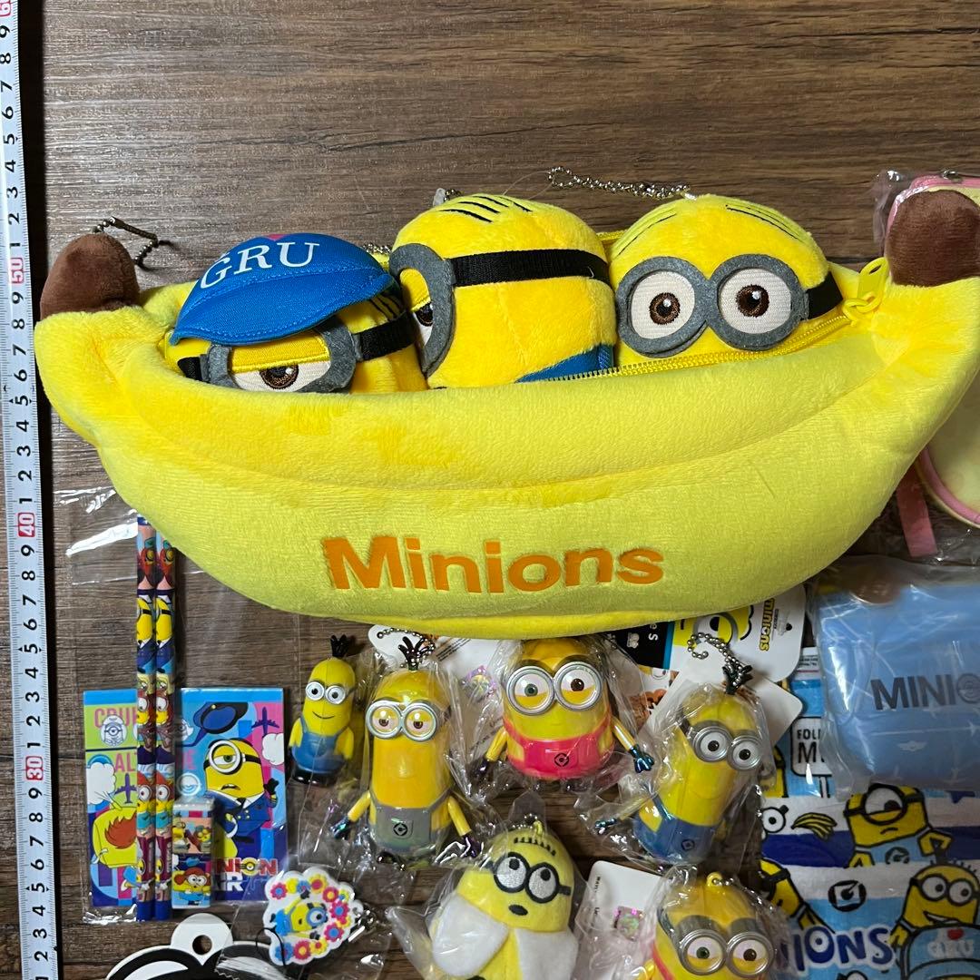 ミニオンズ　グッズセット　お弁当箱、ぬいぐるみマスコット、タオル、文具　ミニオン