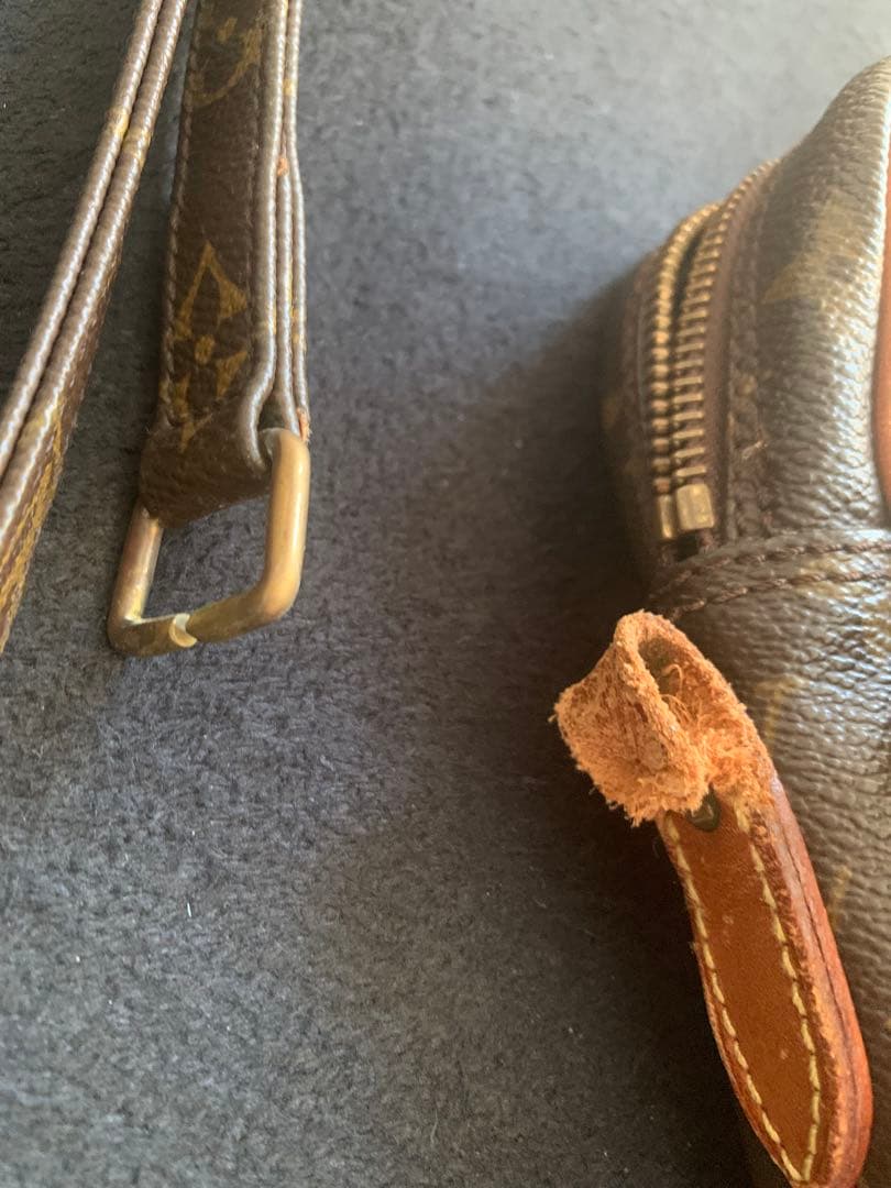 Louis Vuitton ショルダーバッグ　アマゾン訳あり