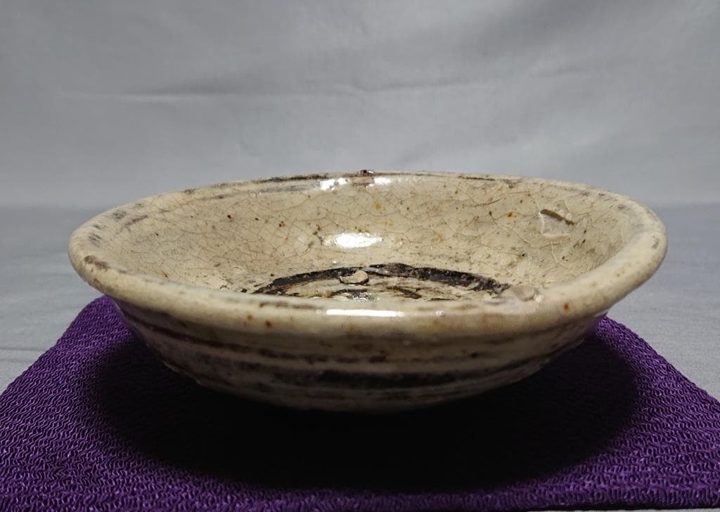 コレクター収集　貴重　タイ　スコータイ 初期 白濁鉄絵花・魚図皿