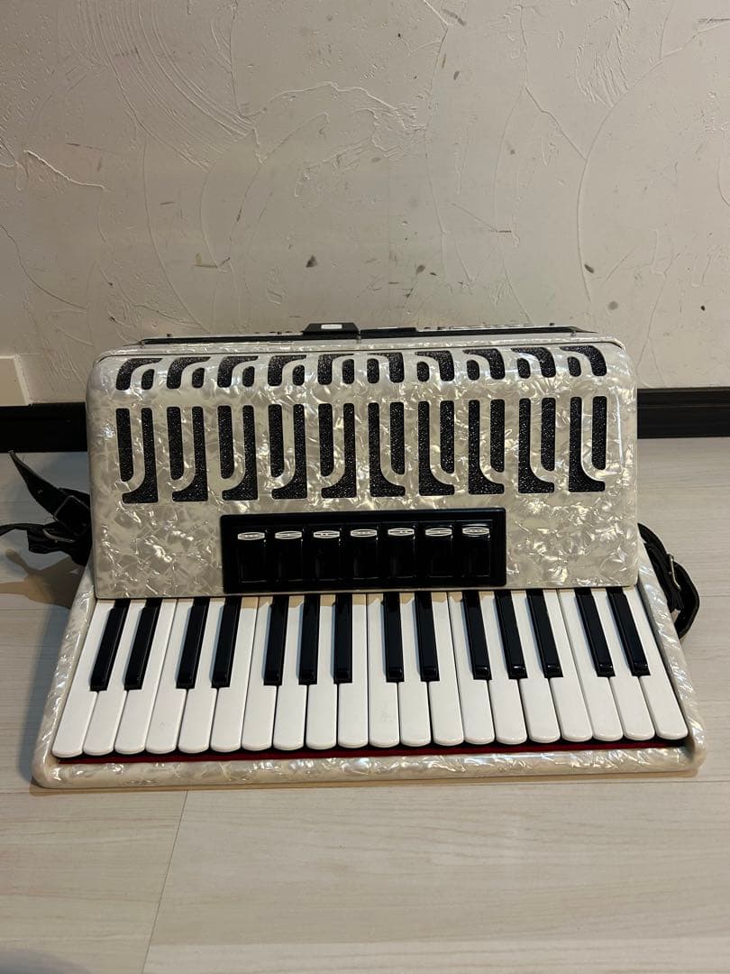 TOMBO トンボ 独奏用アコーディオン J80C Musette