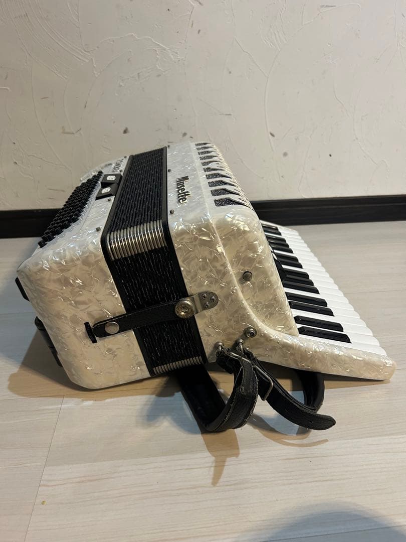 TOMBO トンボ 独奏用アコーディオン J80C Musette