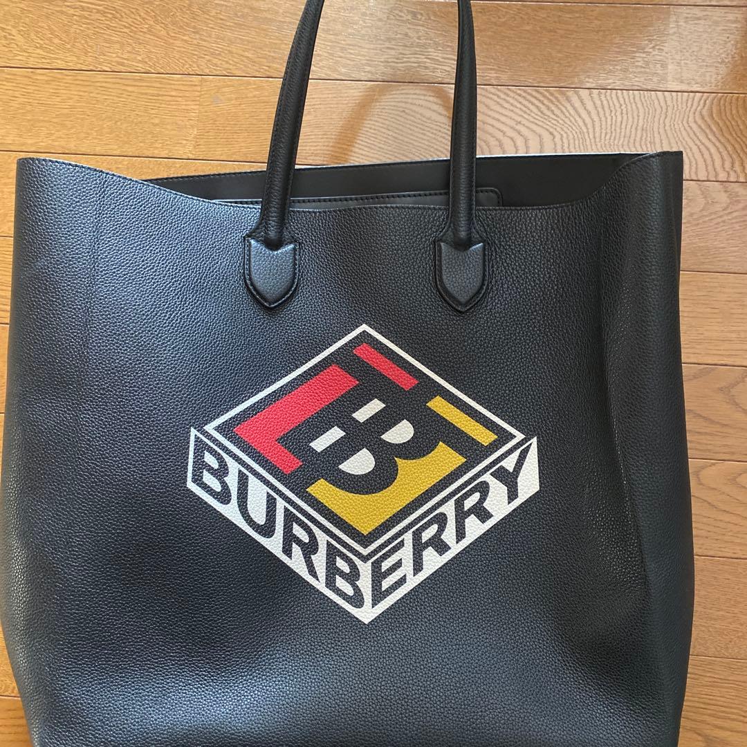 BURBERRY ブラックレザートートバッグ
