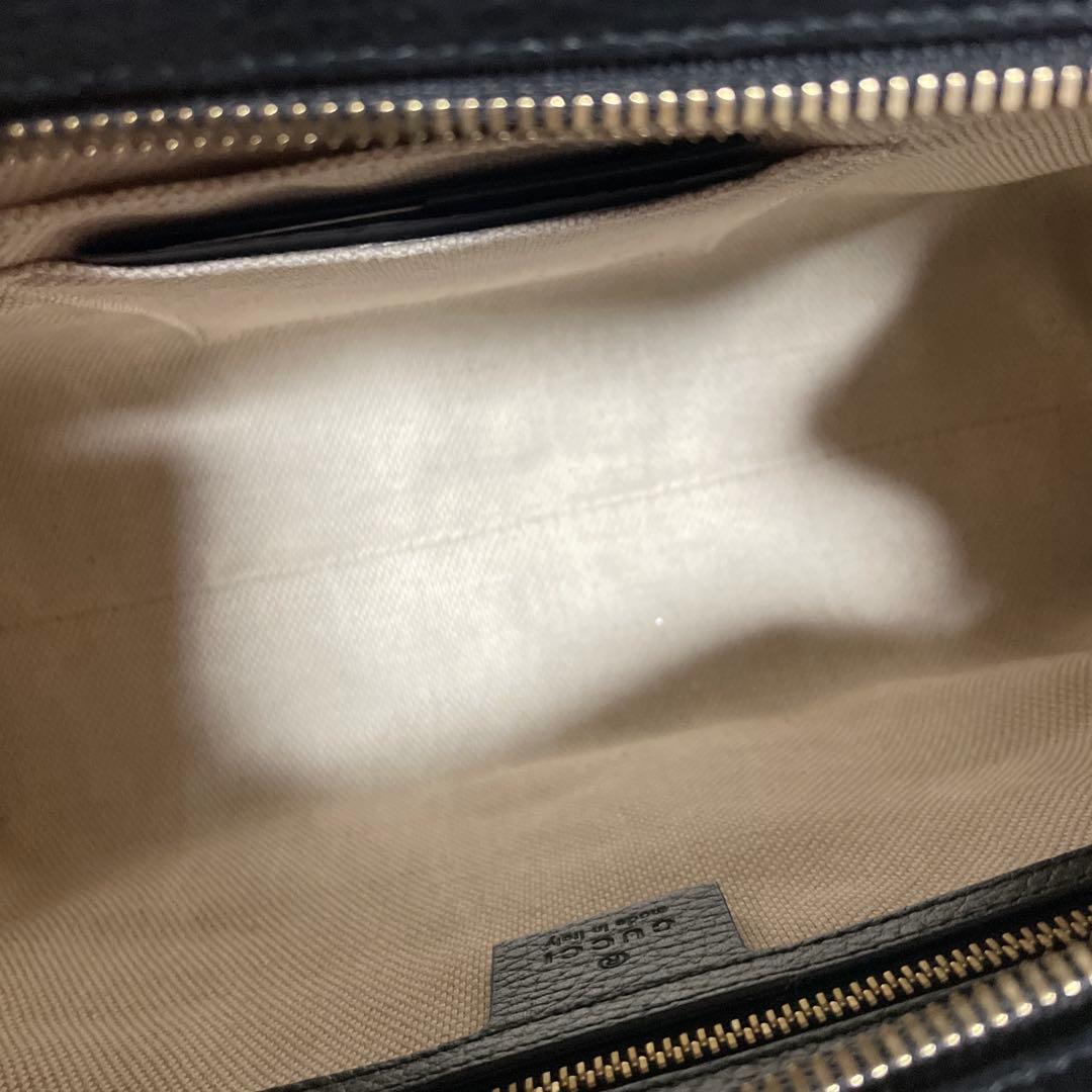 GUCCI ブラックレザーショルダーバッグ