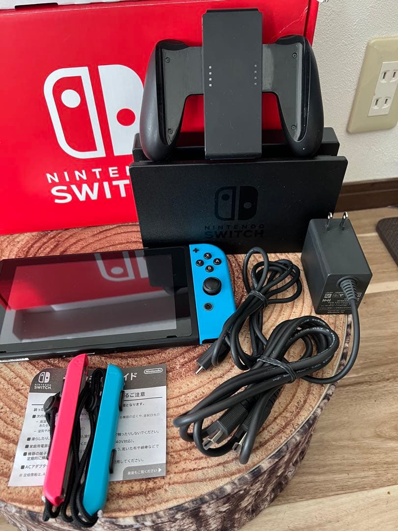 Nintendo Switch ニンテンドースイッチ本体　RED/BLU