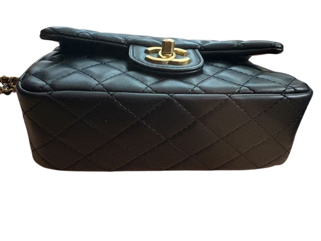 希少CHANEL MAKEUP キルティングバッグゴールドチェーン　非売品