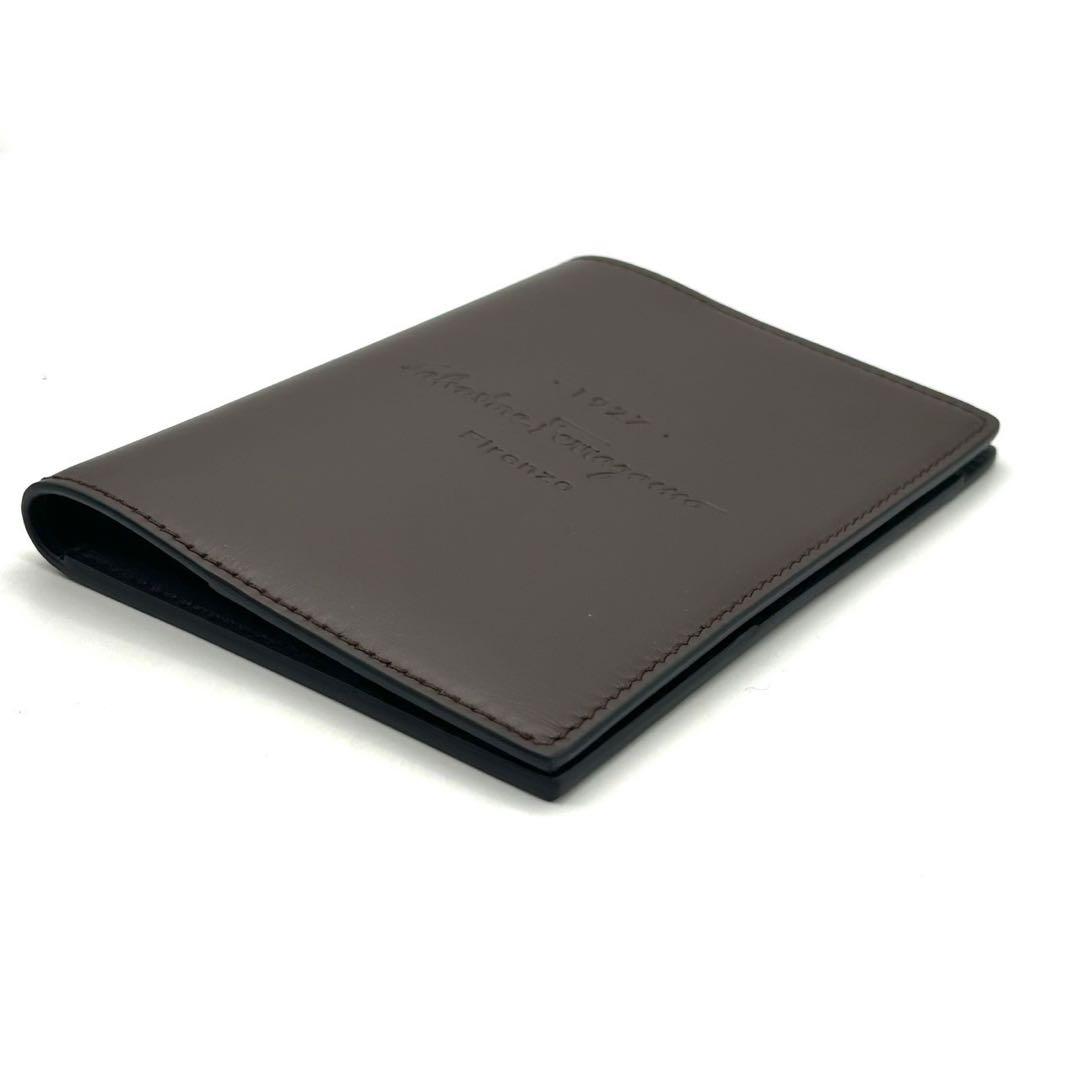 サルヴァトーレフェラガモ 二つ折り 手帳カバー ロゴ パスポートケース