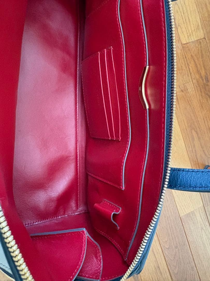 ANYA HINDMARCH Wedge：ウェッジ 三角形のバッグ