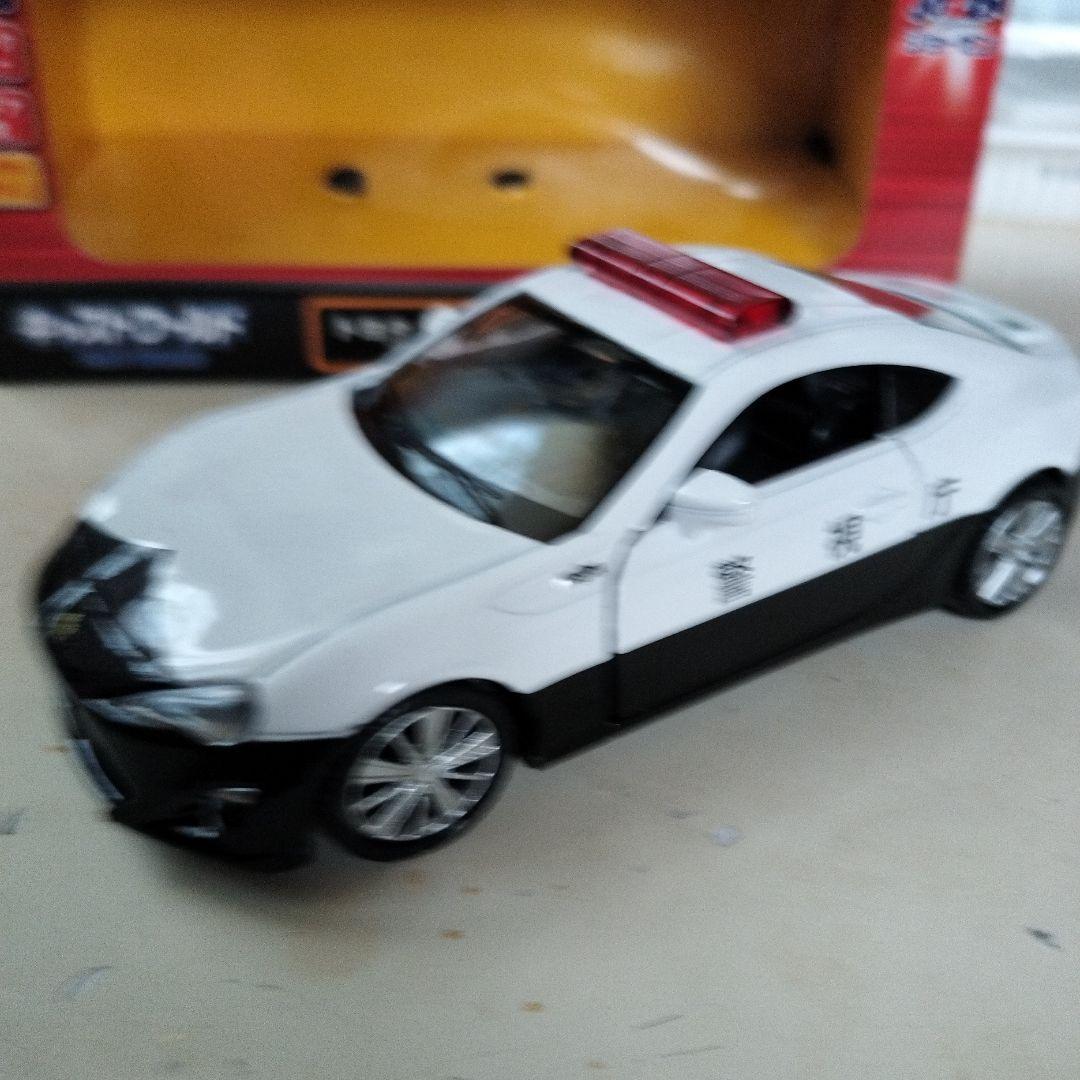 トヨタ86 パトカー ミニカー 1/64