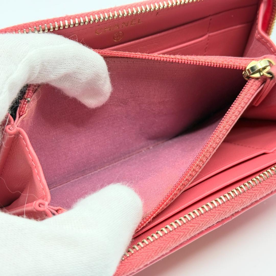 CHANEL シャネル　コンパクトウォレット　CHANEL 19　ディズヌフ