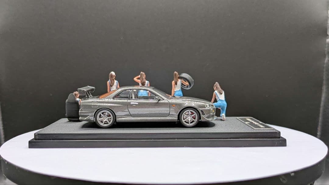1/64スカイラインGT-R(R34)＆フィギュア(女性整備士)ジオラマ