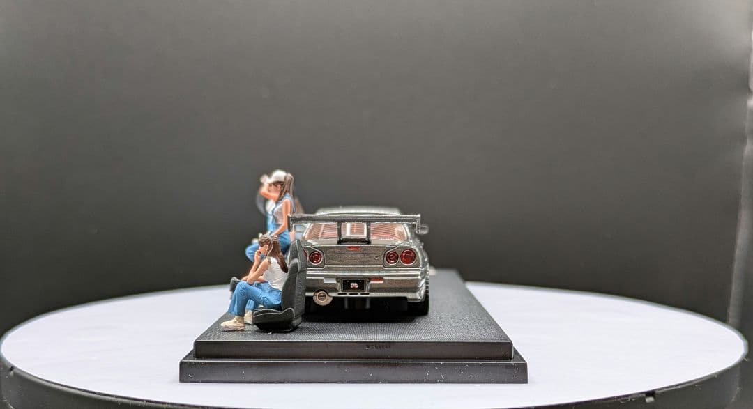 1/64スカイラインGT-R(R34)＆フィギュア(女性整備士)ジオラマ