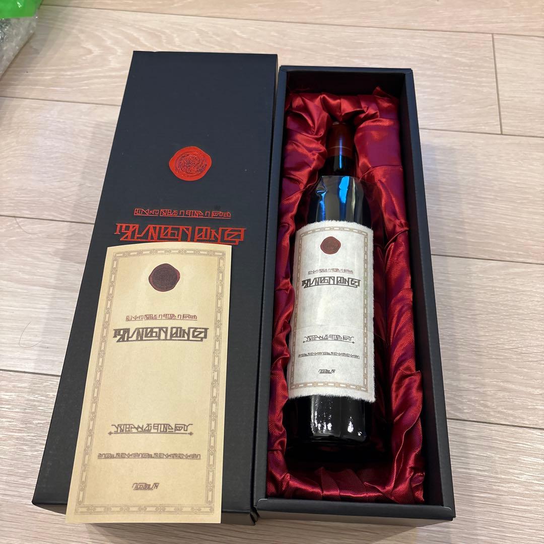 進撃の巨人　マーレのワイン　専用ボックス入り 進撃の巨人 マーレ産赤ワイン ギフトボックス入り