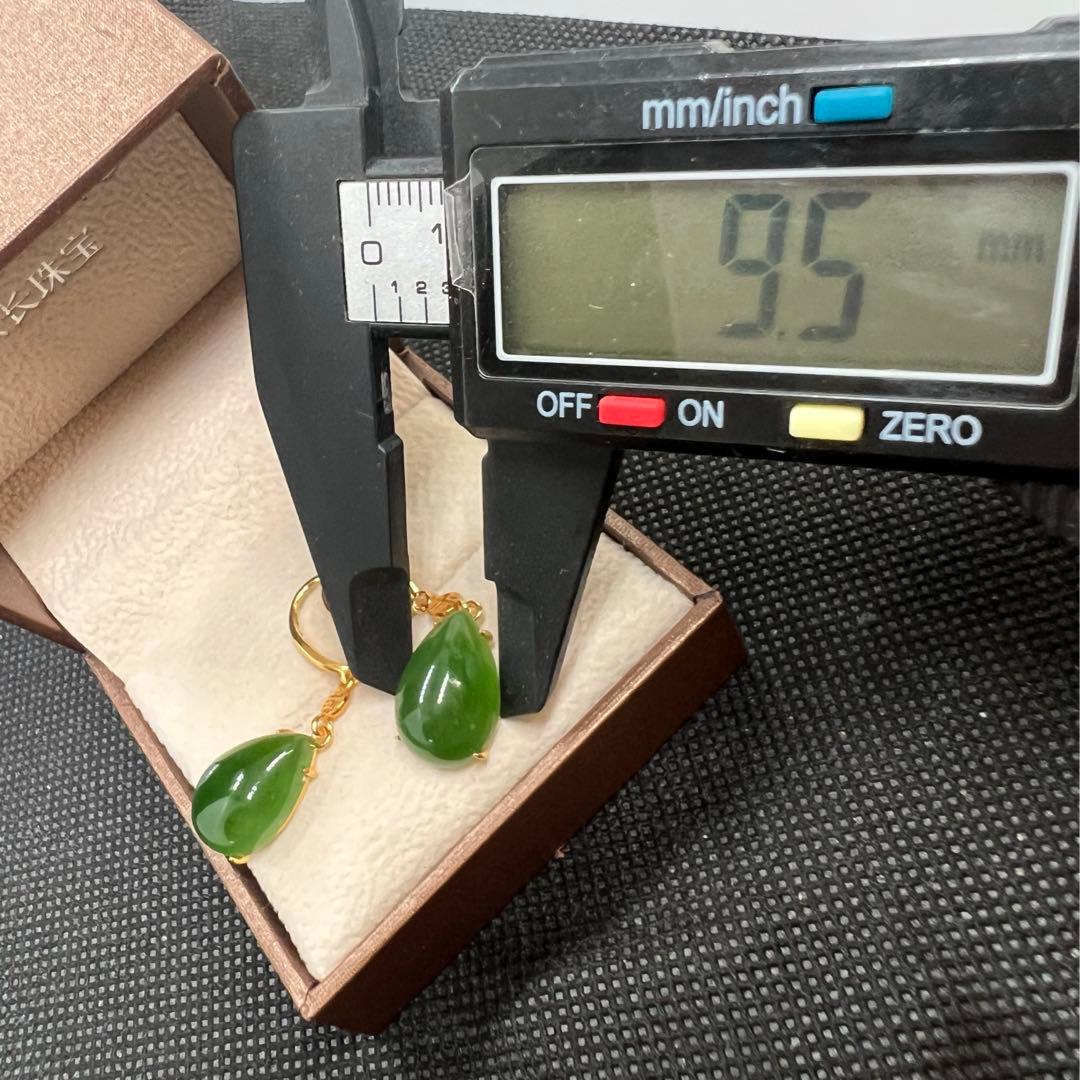 18K使用天然和田玉翡翠エメラルドグリーン碧玉しずく型ピアス鑑定書付AB947