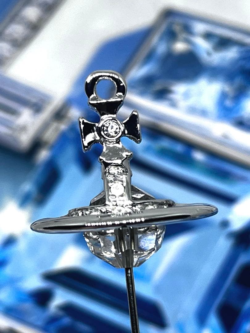 VivienneWestwoodロング ピンブローチ グラスカット クリスタル