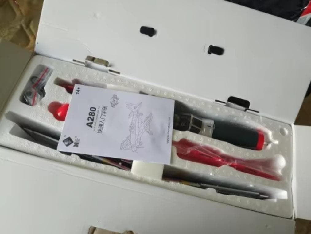 WLtoys XK A280 RC 飛行機 2.4 グラム 4CH P51