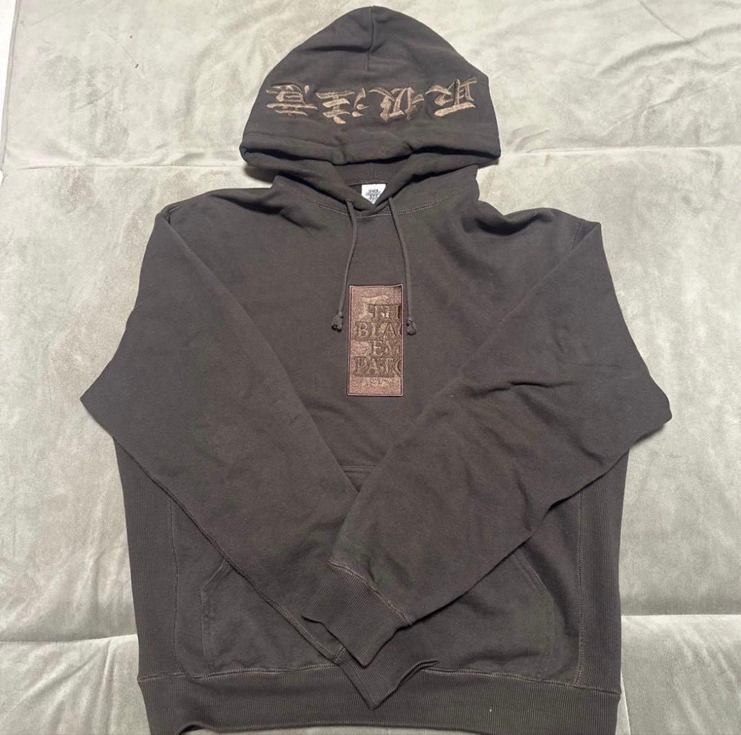 m*u様 BLACK EYE PATCH パーカー　即完売品