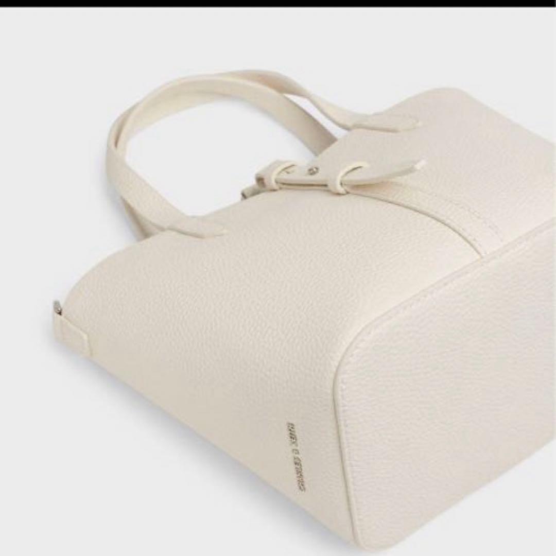 CHARLES & KEITH Beryl ベリル リサイクルレザーバケツバッグ