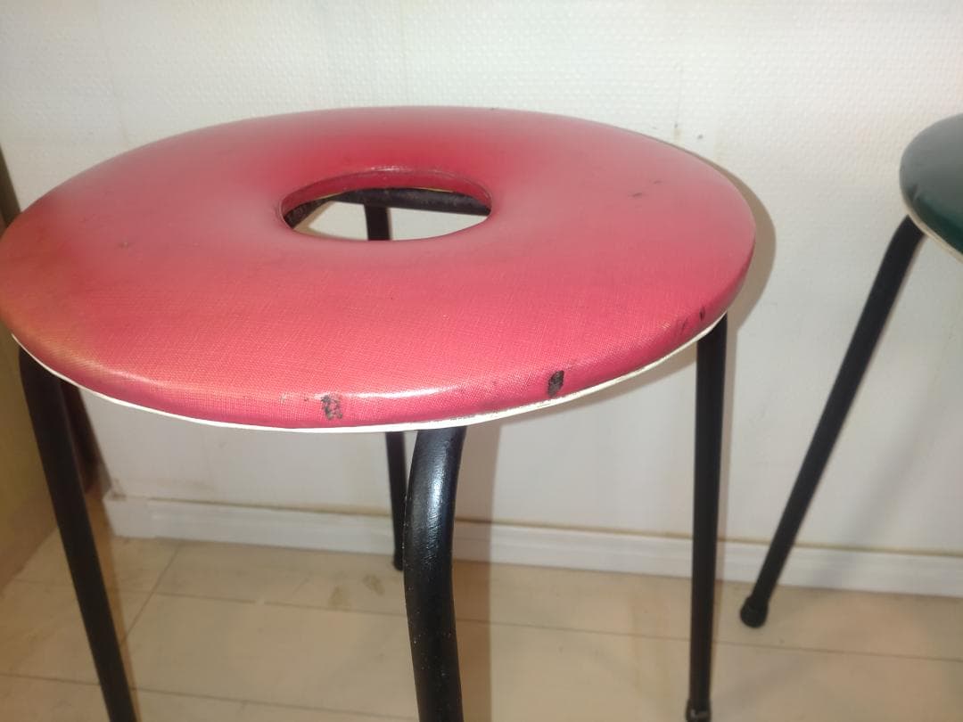 リング型スツール　赤　緑　４脚セット　昭和レトロな古椅子