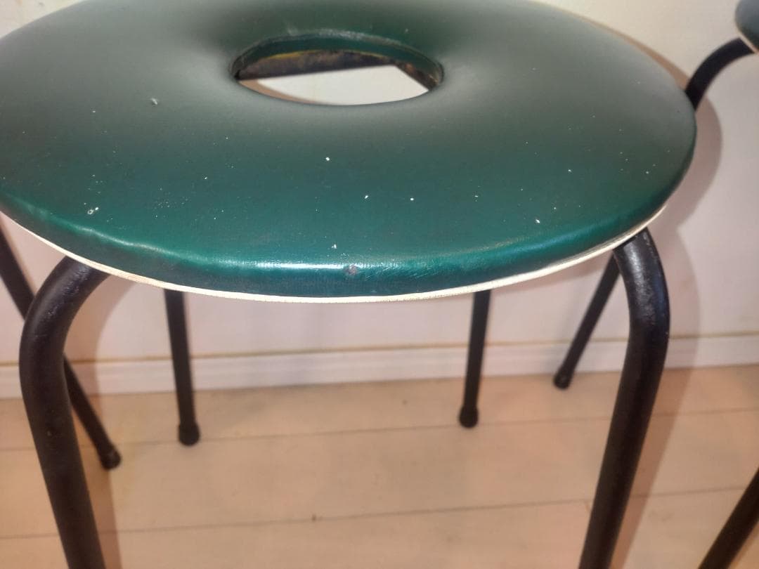 リング型スツール　赤　緑　４脚セット　昭和レトロな古椅子