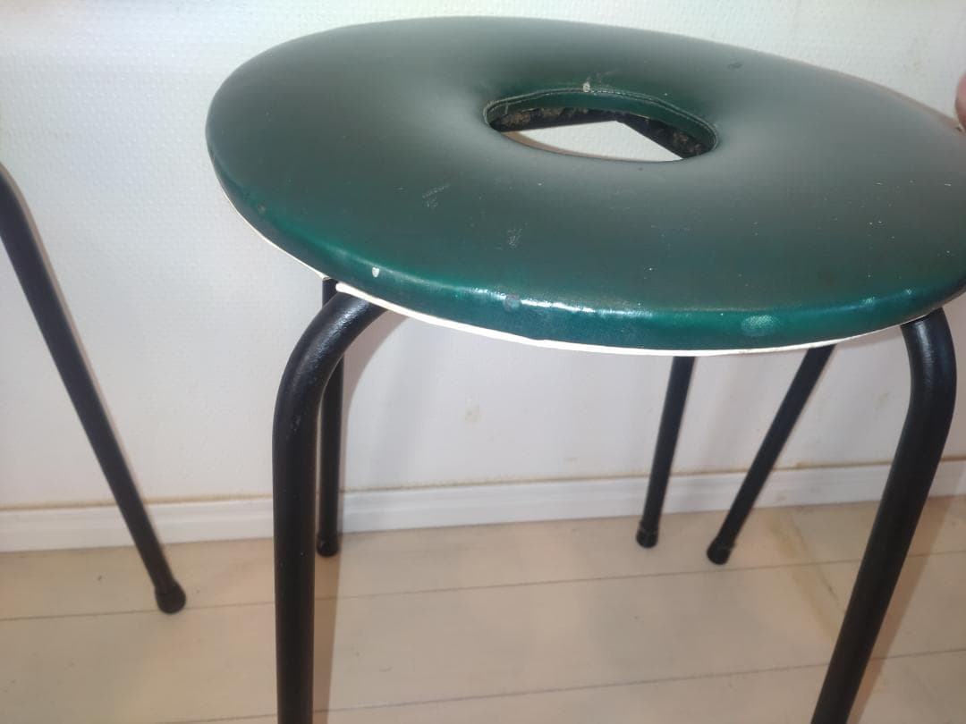リング型スツール　赤　緑　４脚セット　昭和レトロな古椅子