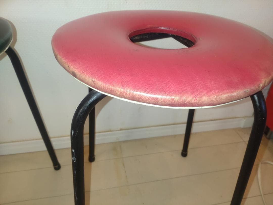 リング型スツール　赤　緑　４脚セット　昭和レトロな古椅子