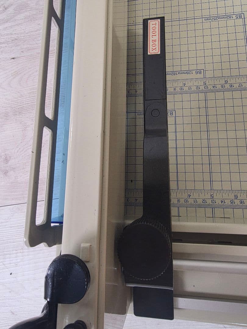 手動裁断機 大型裁断機 ペーパーカッター レバー欠品 - メルカリ