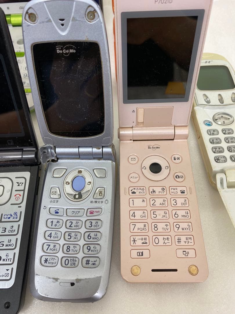 3-2223 【ジャンク出品】ガラケー11点・折畳式携帯 - メルカリ