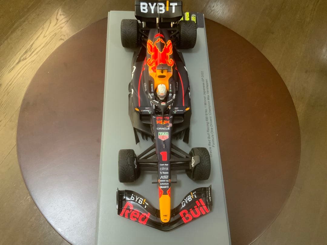 1/18スパークSPARKレッドブルRB18 日本GP仕様フェルスタッペン