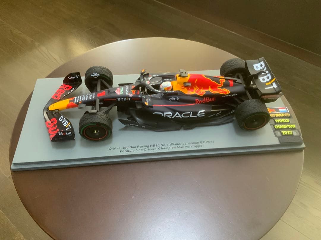 1/18スパークSPARKレッドブルRB18 日本GP仕様フェルスタッペン