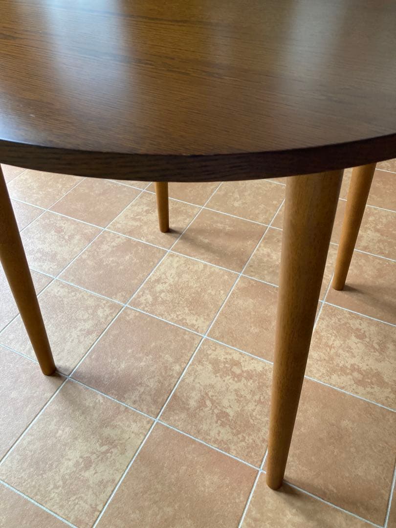 ダークブラウン　円形　丸　木製ダイニングテーブル