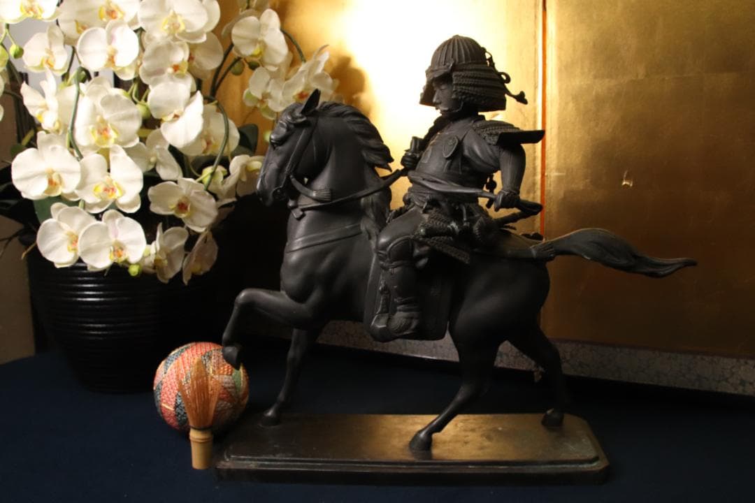 金工師　美雪作　古銅製　銀象嵌　楠木正成公　高さ48㎝　重さ14㎏ EE001