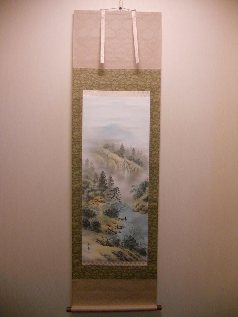 掛け軸 寿山 作 彩色山水 絹本 希少 軸装 茶道具 掛軸 美品 です。